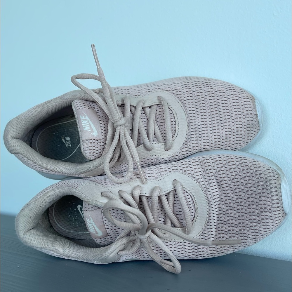 Very comfy Nike Sneakers - Picture 5 of 5